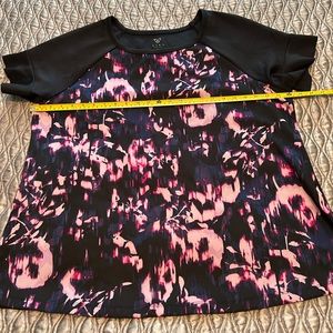 LIVI Active woman’s 18/22 pink and black athletic top